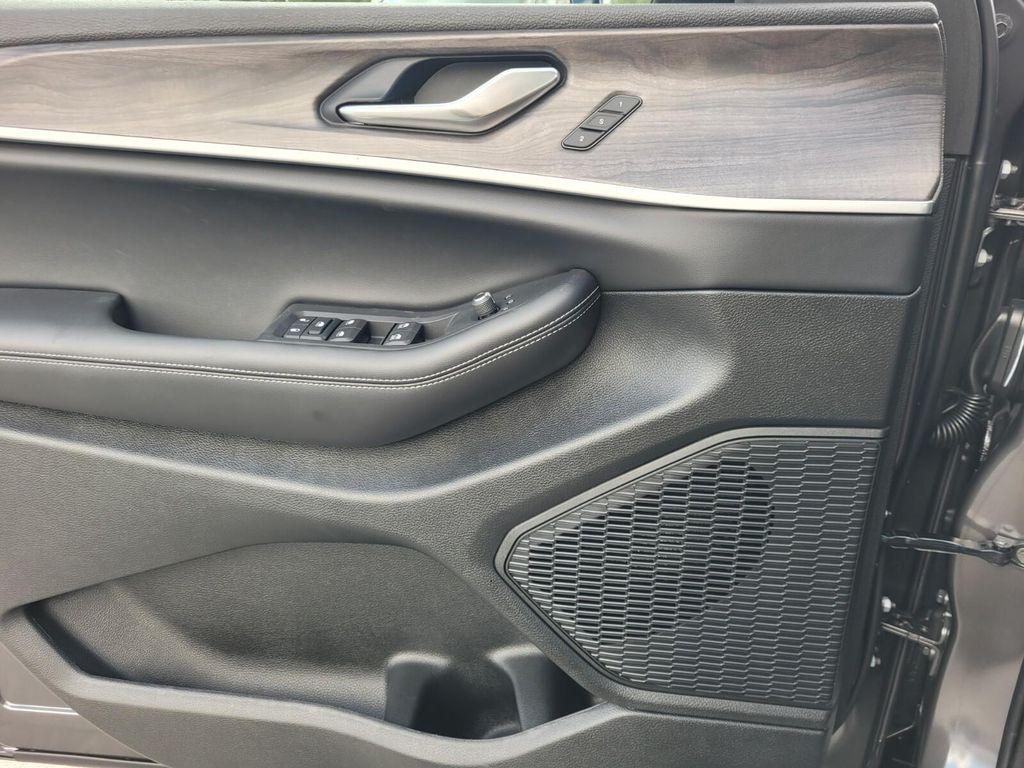 new 2025 Jeep Grand Cherokee car, priced at $43,955