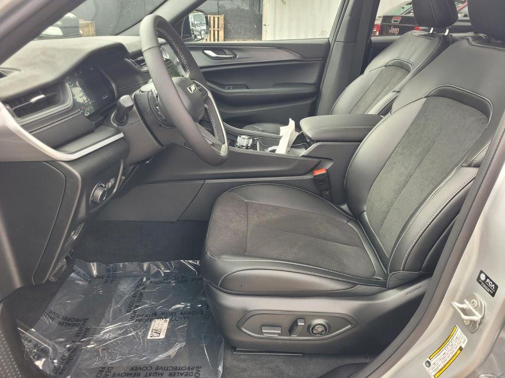 new 2025 Jeep Grand Cherokee car, priced at $40,691