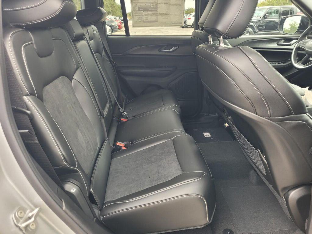 new 2025 Jeep Grand Cherokee car, priced at $40,691