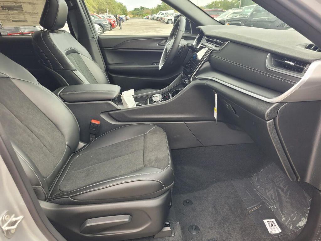 new 2025 Jeep Grand Cherokee car, priced at $40,691