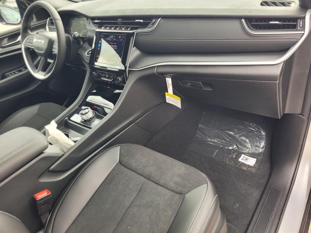 new 2025 Jeep Grand Cherokee car, priced at $40,691