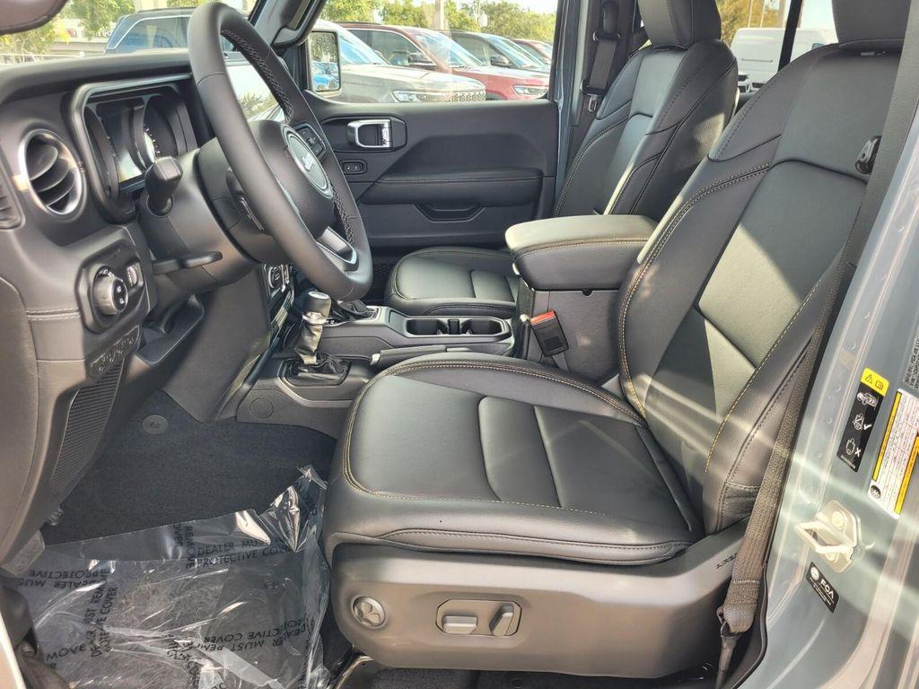 new 2025 Jeep Gladiator car, priced at $43,001