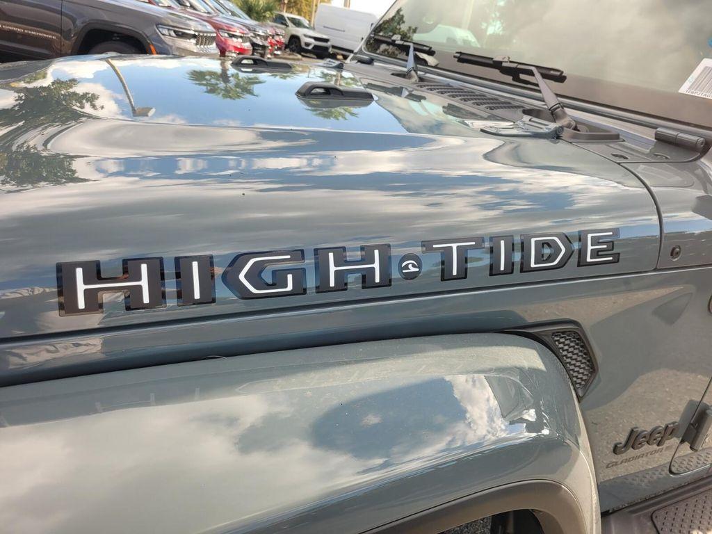 new 2025 Jeep Gladiator car, priced at $43,001