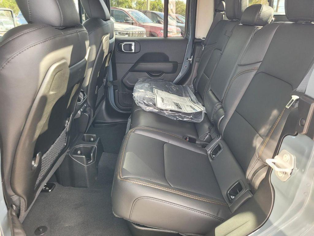 new 2025 Jeep Gladiator car, priced at $43,001