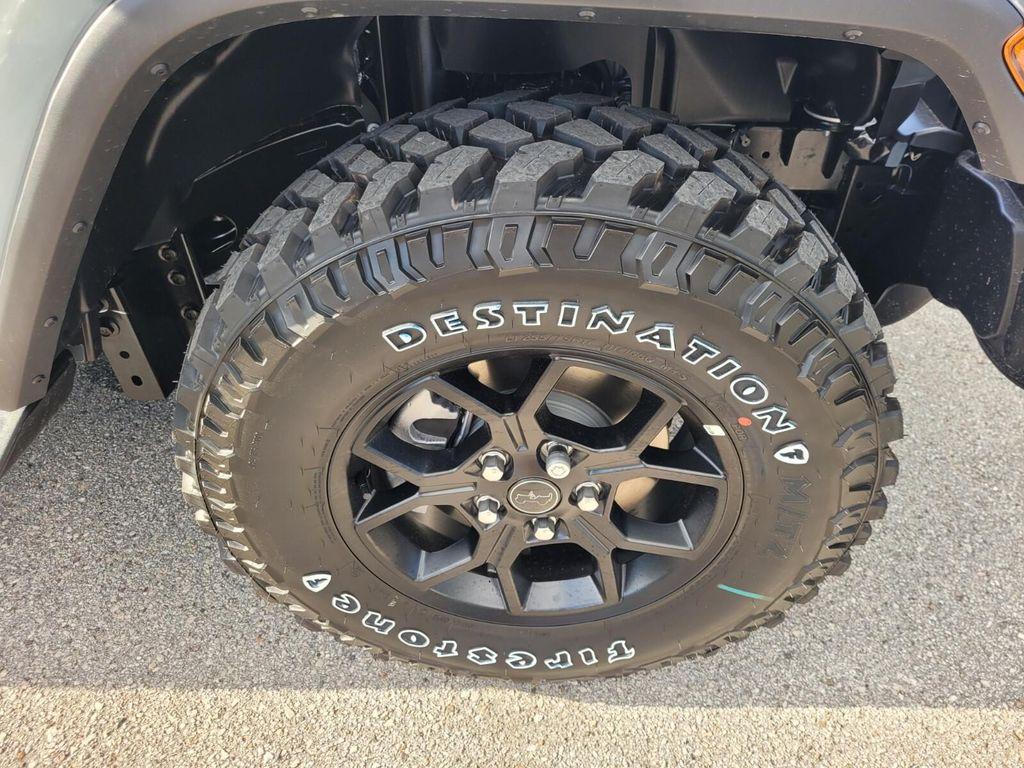 new 2025 Jeep Gladiator car, priced at $43,001