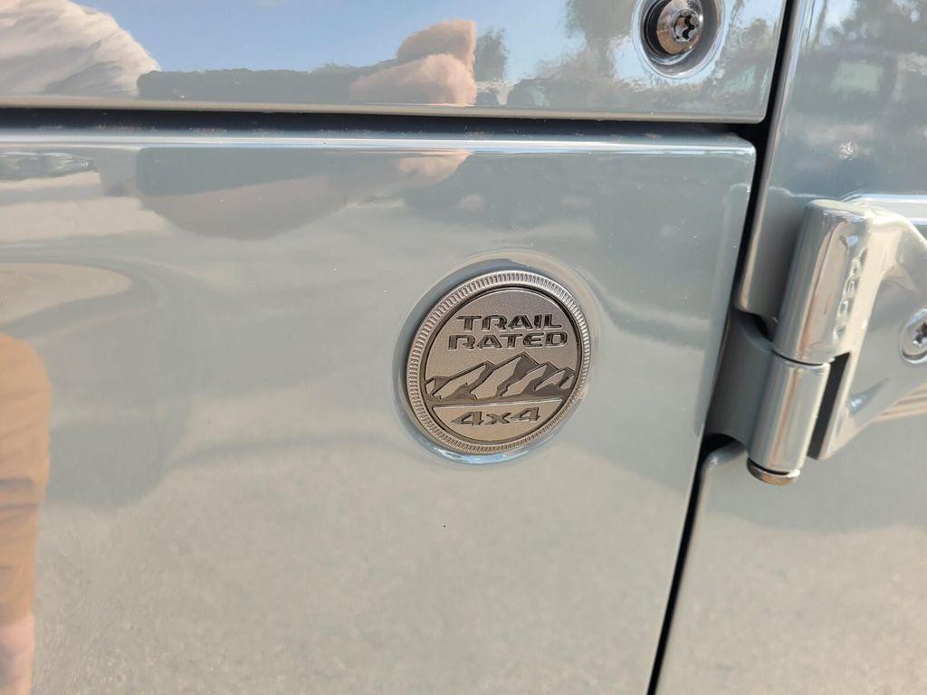 new 2025 Jeep Gladiator car, priced at $43,001