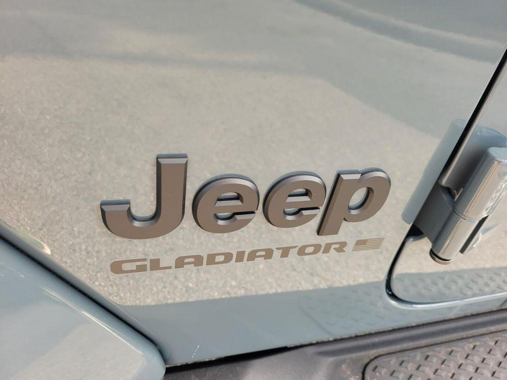new 2025 Jeep Gladiator car, priced at $43,001
