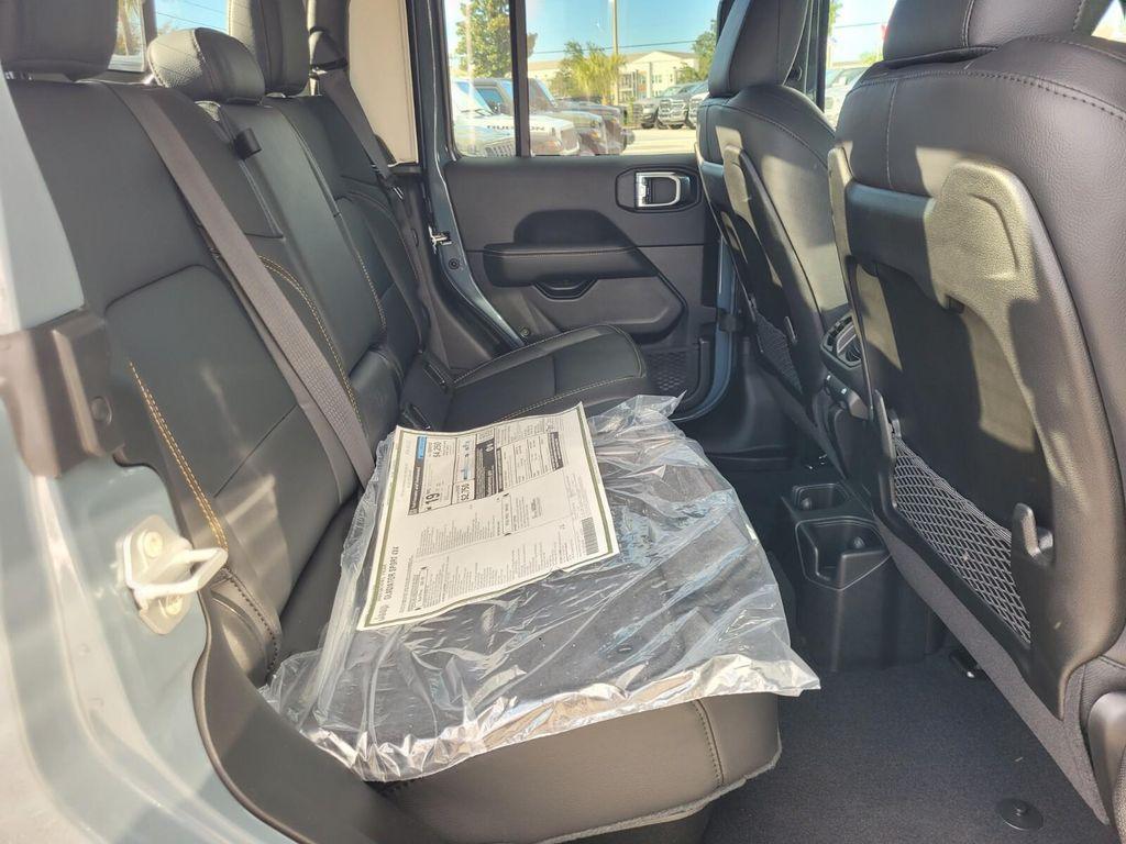 new 2025 Jeep Gladiator car, priced at $43,001