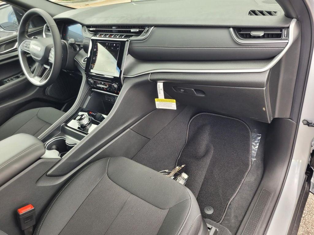 new 2025 Jeep Grand Cherokee car, priced at $36,510