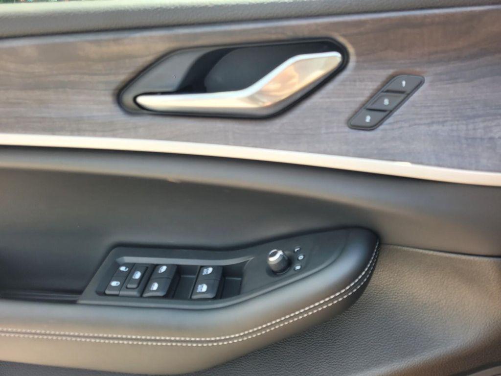 new 2025 Jeep Grand Cherokee car, priced at $42,159