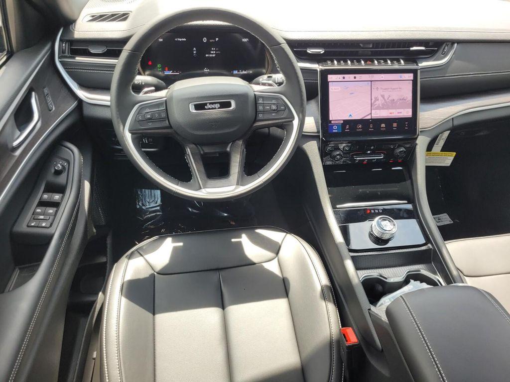 new 2025 Jeep Grand Cherokee car, priced at $42,159