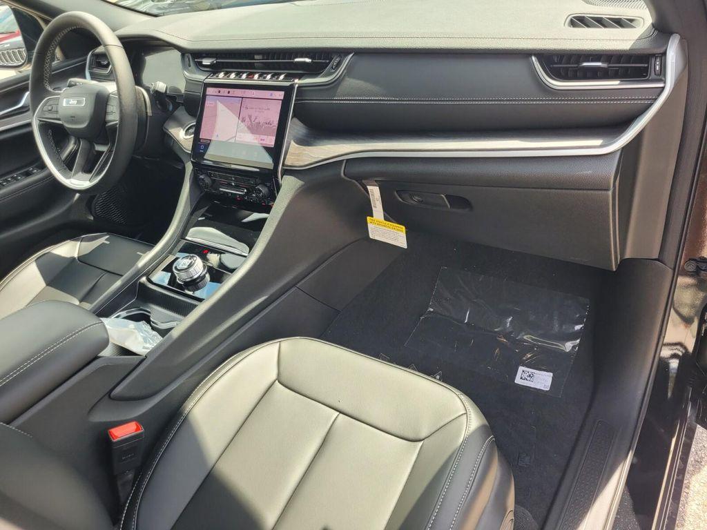 new 2025 Jeep Grand Cherokee car, priced at $42,159