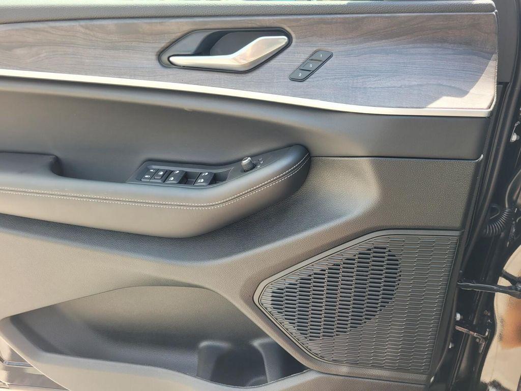 new 2025 Jeep Grand Cherokee car, priced at $42,159