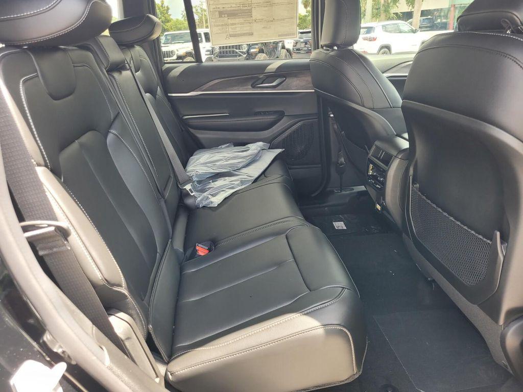 new 2025 Jeep Grand Cherokee car, priced at $42,159