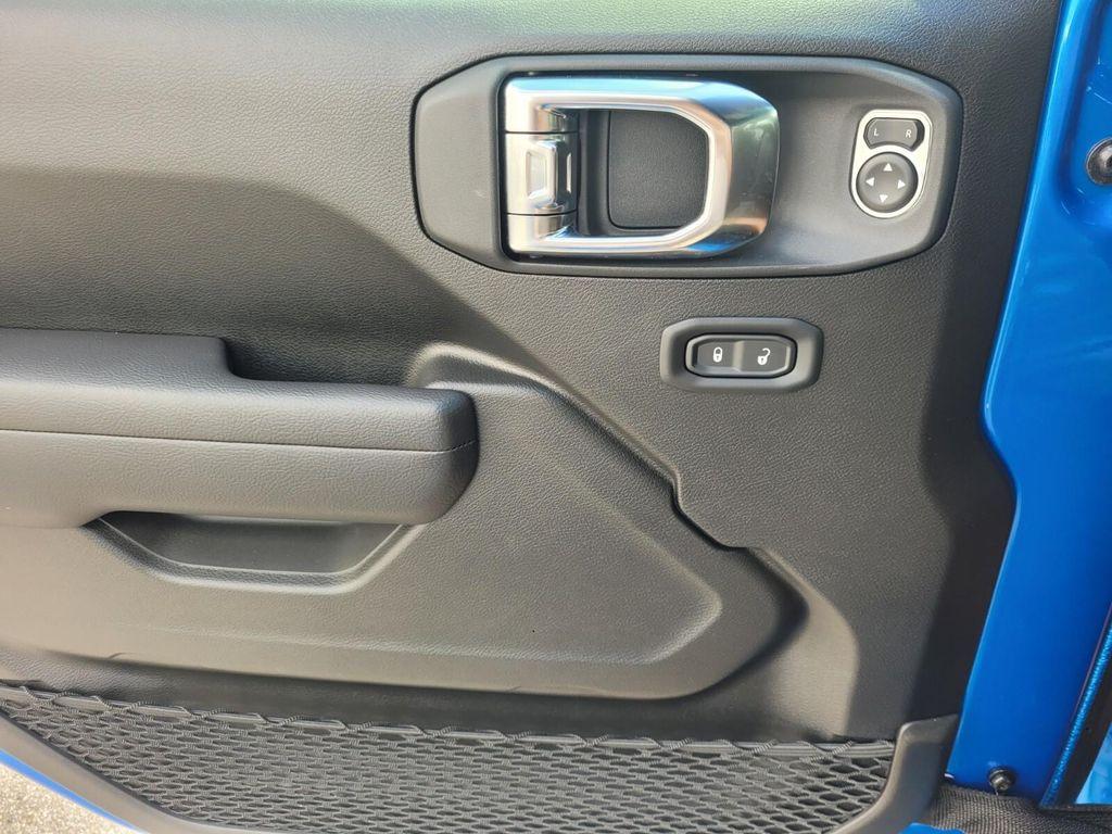 new 2025 Jeep Gladiator car, priced at $43,140