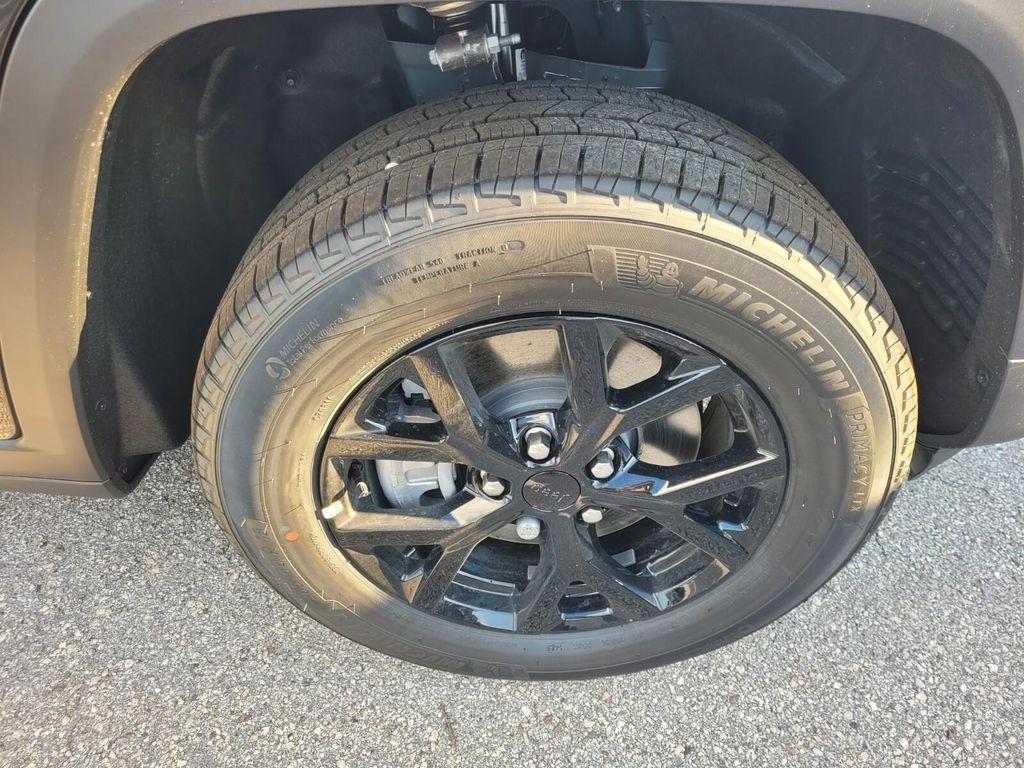 new 2025 Jeep Grand Cherokee L car, priced at $41,808