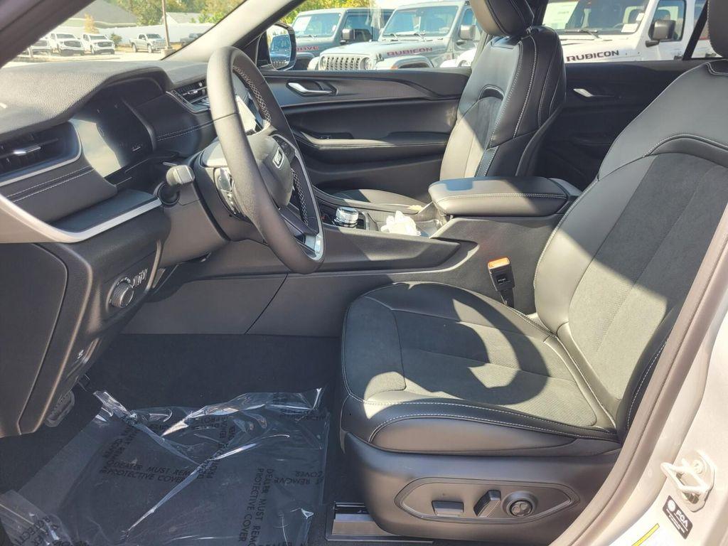 new 2025 Jeep Grand Cherokee car, priced at $42,611