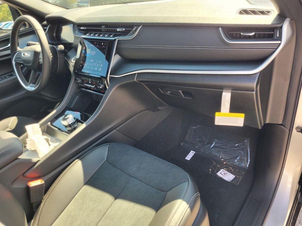 new 2025 Jeep Grand Cherokee car, priced at $42,611