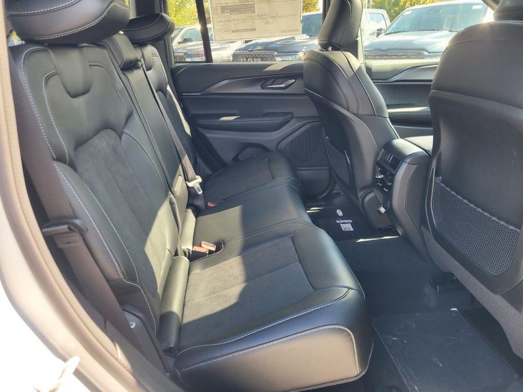 new 2025 Jeep Grand Cherokee car, priced at $42,611