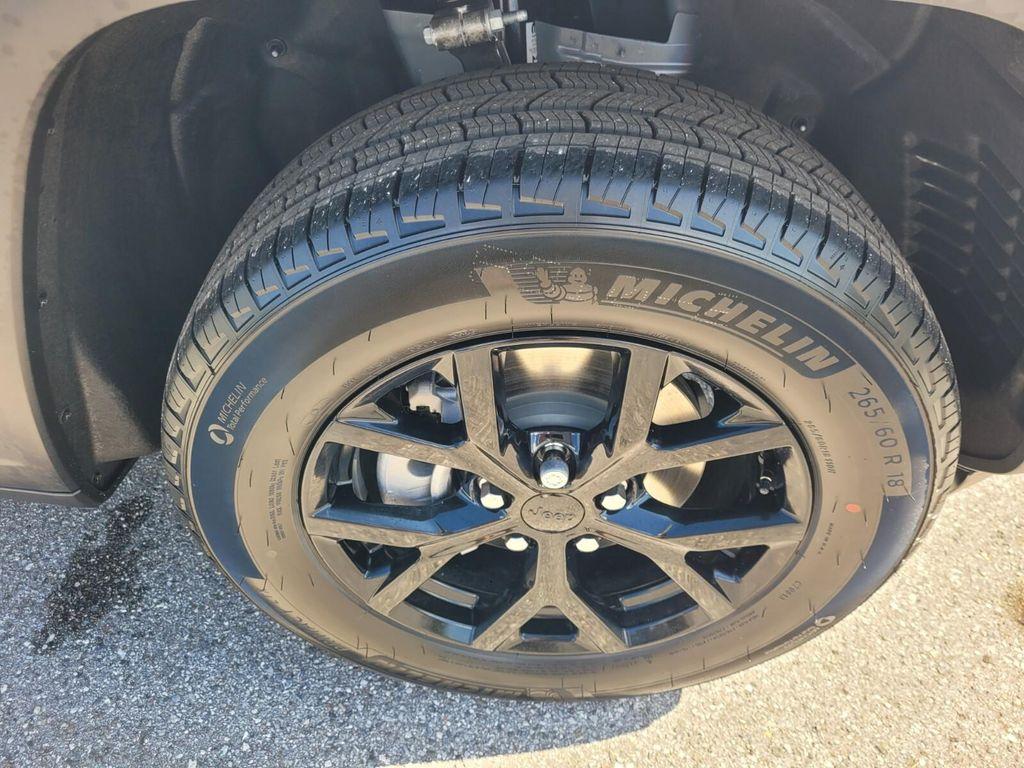 new 2025 Jeep Grand Cherokee car, priced at $42,611