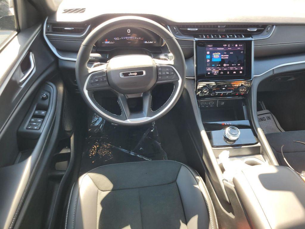 new 2025 Jeep Grand Cherokee car, priced at $42,611