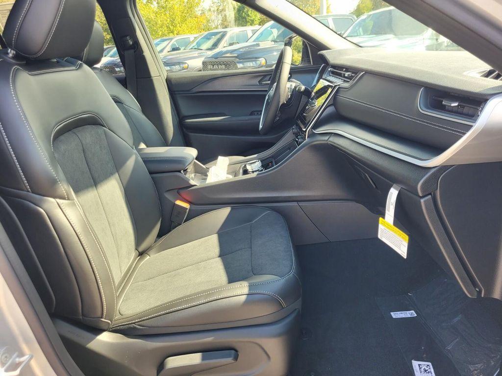 new 2025 Jeep Grand Cherokee car, priced at $42,611