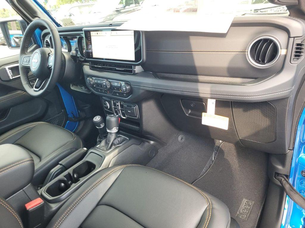 new 2025 Jeep Gladiator car, priced at $43,001