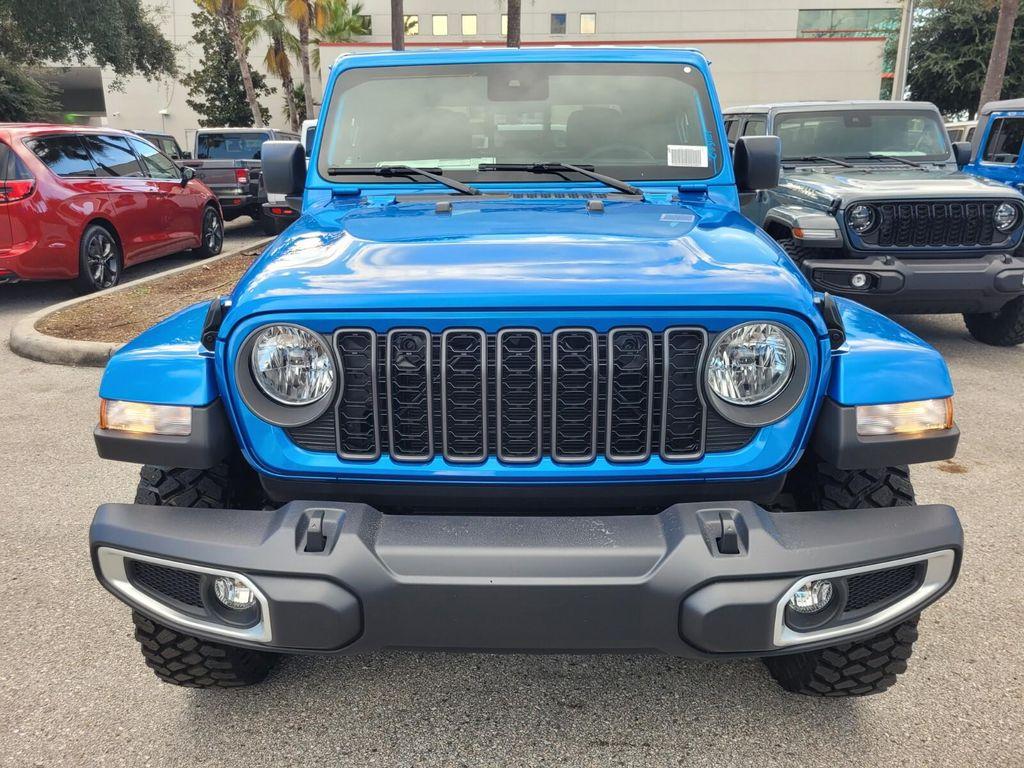 new 2025 Jeep Gladiator car, priced at $43,001