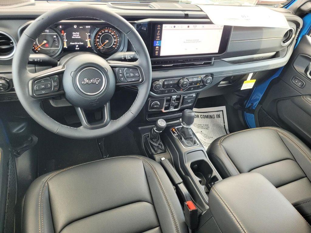 new 2025 Jeep Gladiator car, priced at $43,001