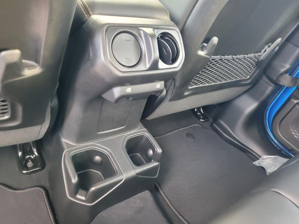 new 2025 Jeep Gladiator car, priced at $43,001