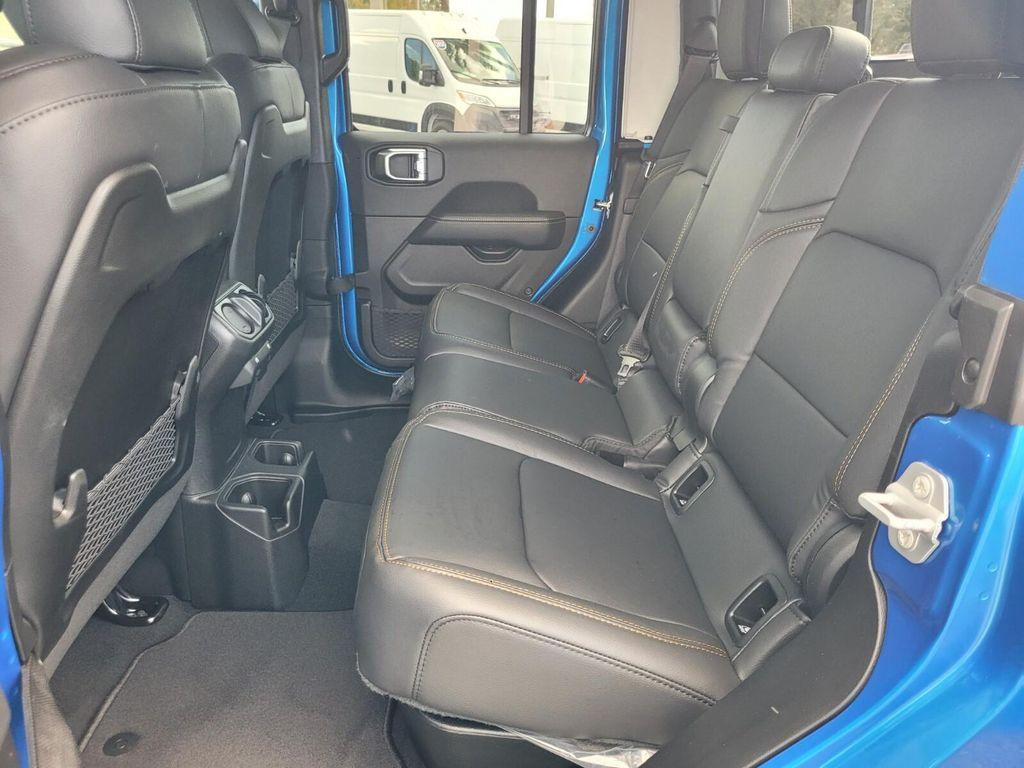 new 2025 Jeep Gladiator car, priced at $43,001