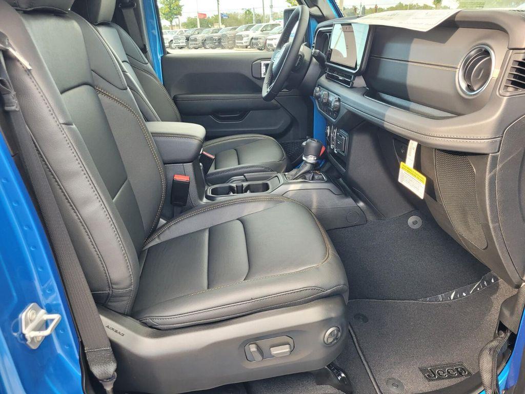 new 2025 Jeep Gladiator car, priced at $43,001