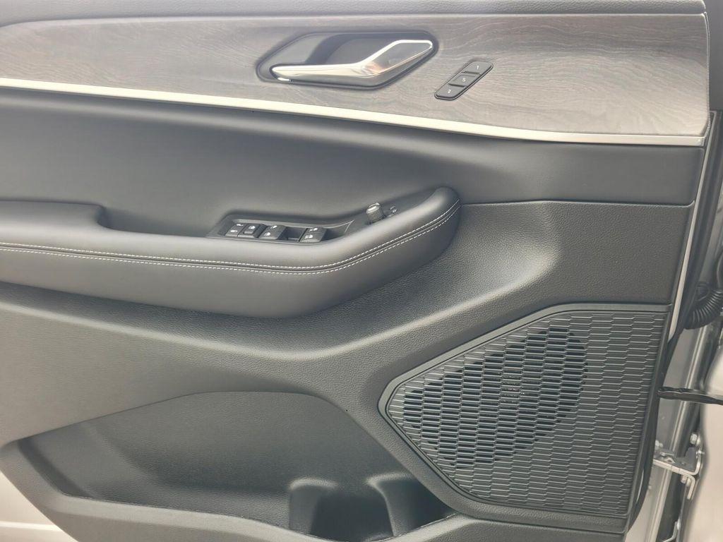 new 2025 Jeep Grand Cherokee car, priced at $42,843