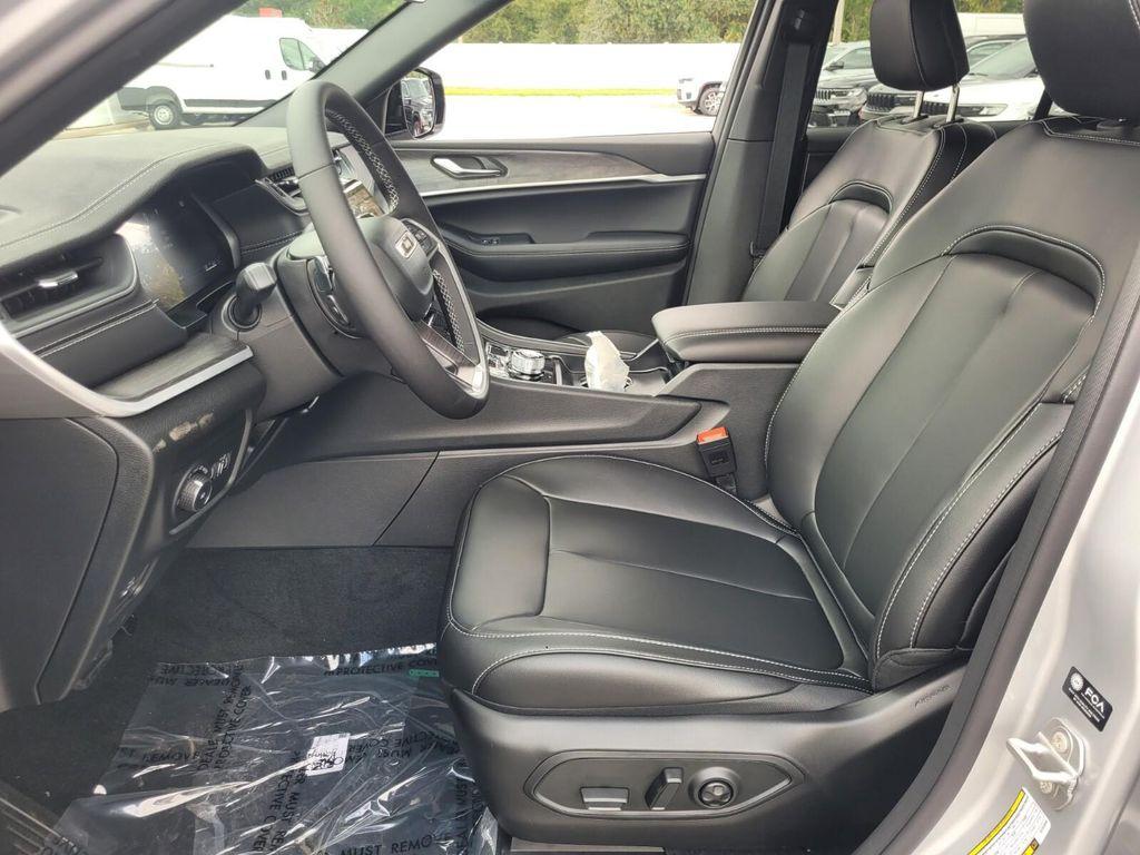 new 2025 Jeep Grand Cherokee car, priced at $42,843