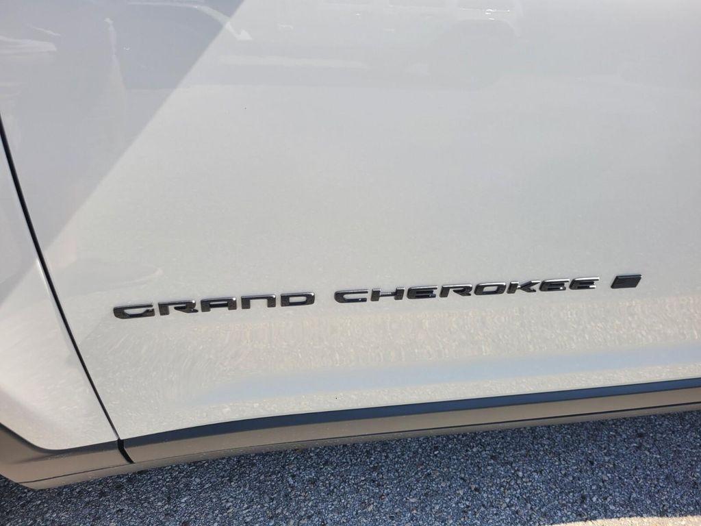 new 2025 Jeep Grand Cherokee car, priced at $38,801