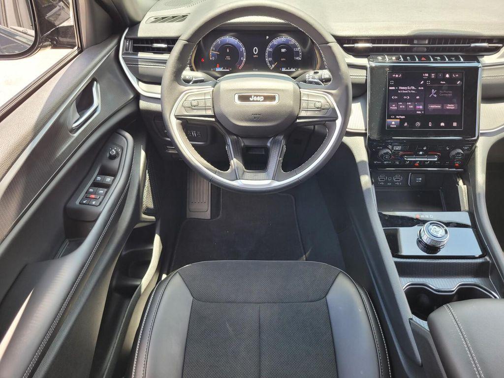 new 2025 Jeep Grand Cherokee L car, priced at $39,022