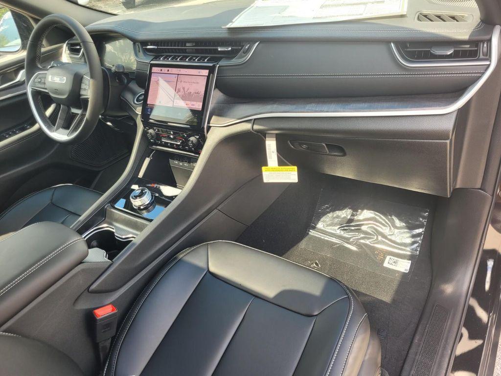 new 2025 Jeep Grand Cherokee car, priced at $44,142