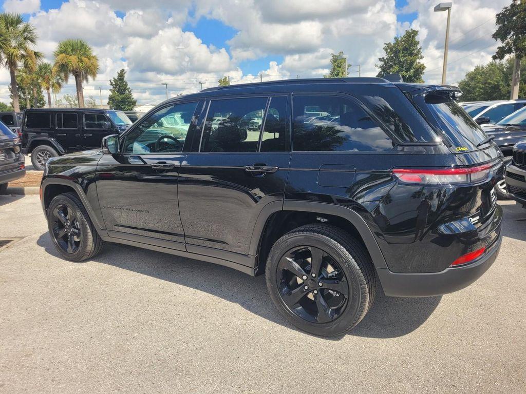 new 2025 Jeep Grand Cherokee car, priced at $44,142