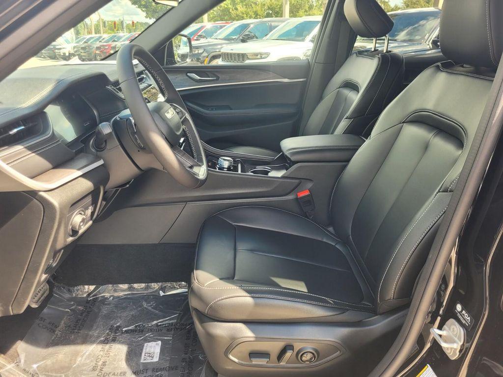 new 2025 Jeep Grand Cherokee car, priced at $44,142