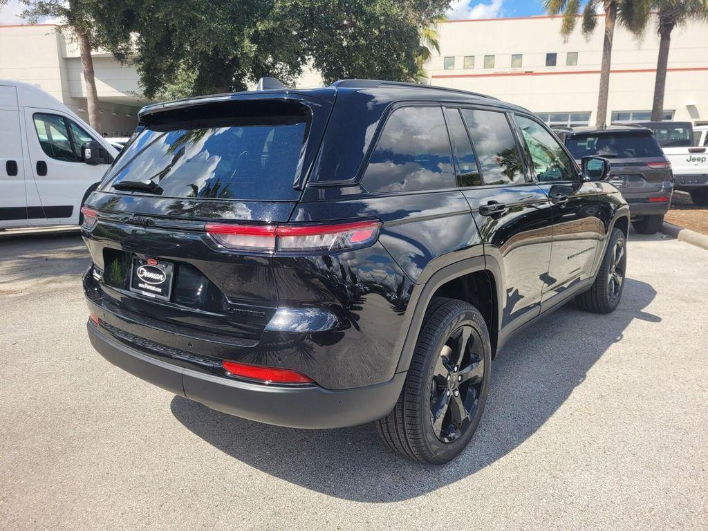 new 2025 Jeep Grand Cherokee car, priced at $44,142