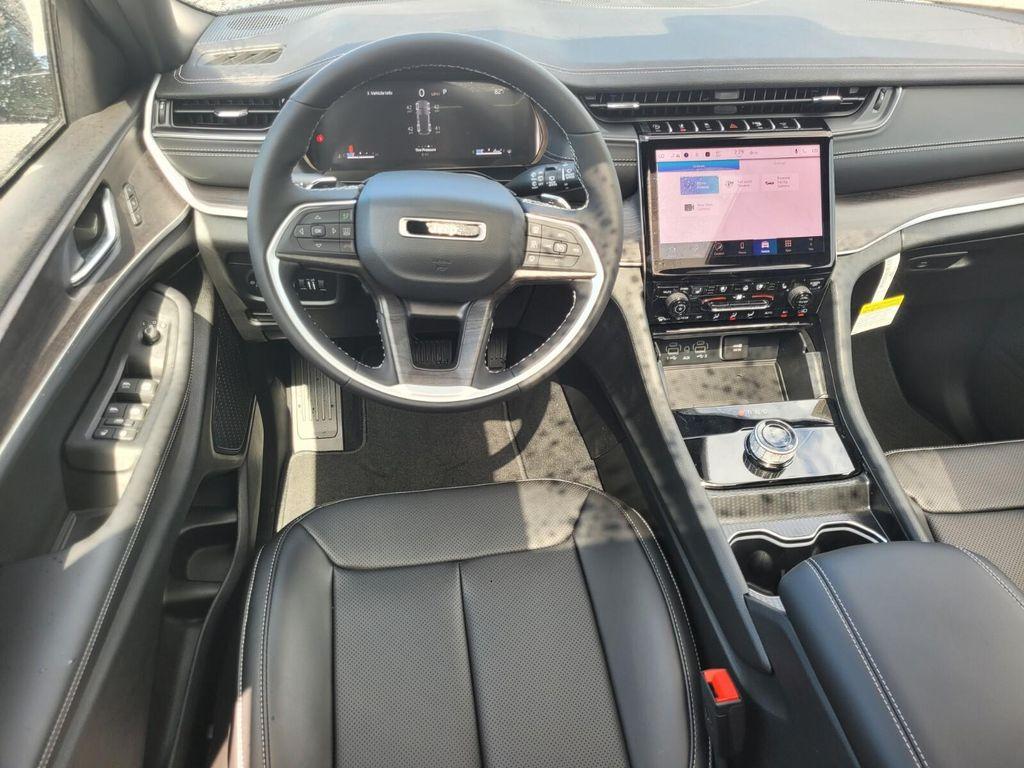 new 2025 Jeep Grand Cherokee car, priced at $46,558