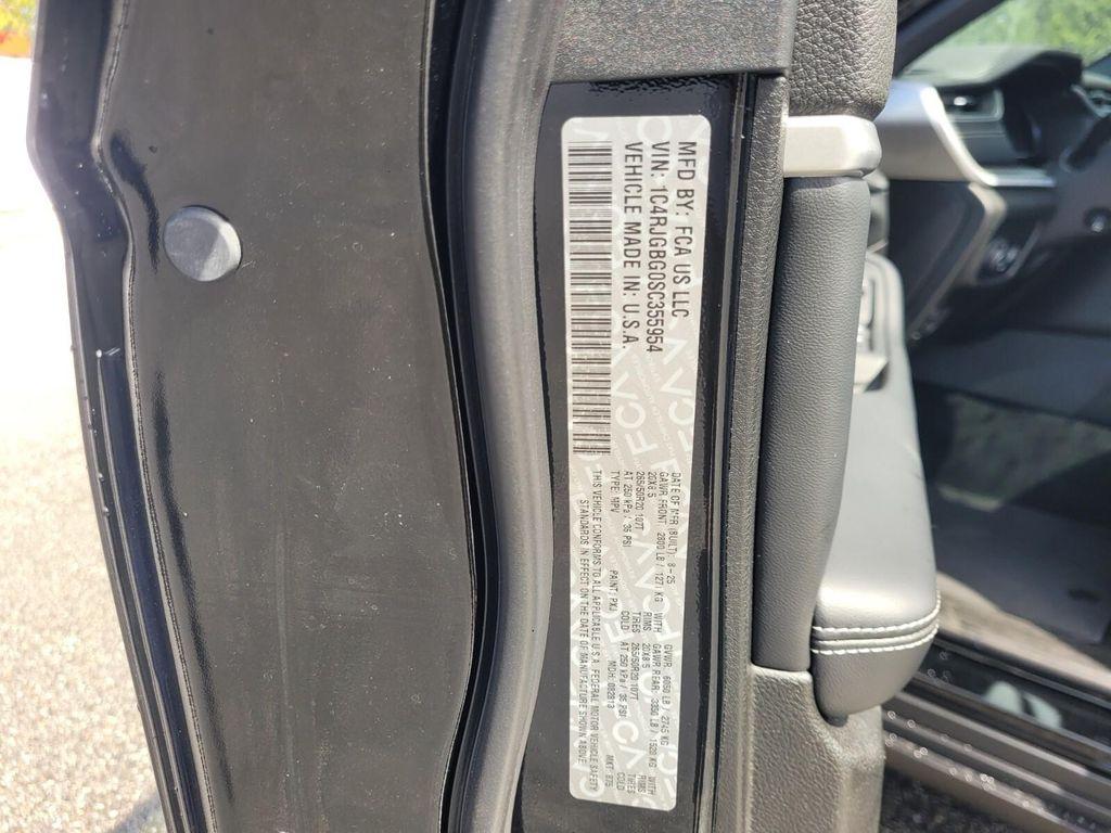 new 2025 Jeep Grand Cherokee car, priced at $46,558