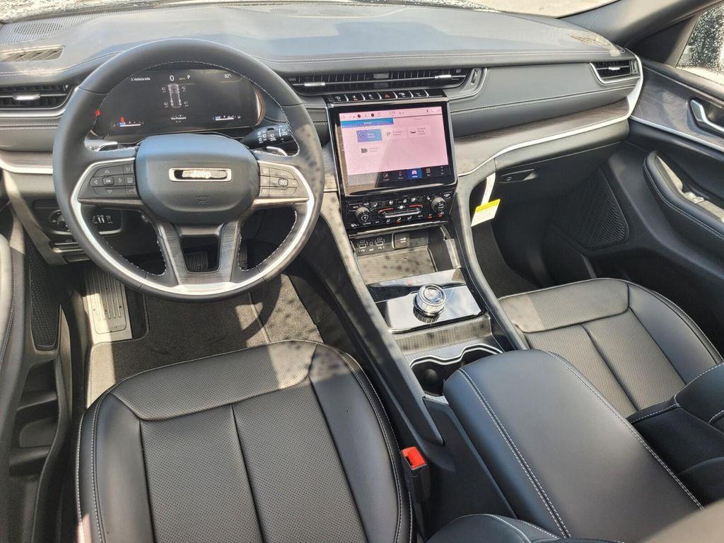 new 2025 Jeep Grand Cherokee car, priced at $46,558