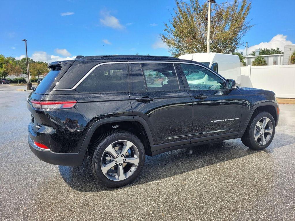 new 2025 Jeep Grand Cherokee car, priced at $46,558