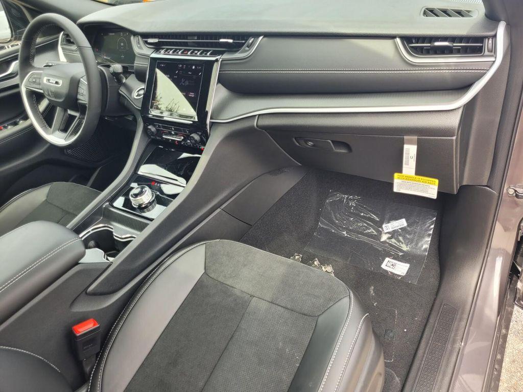 new 2025 Jeep Grand Cherokee L car, priced at $40,923