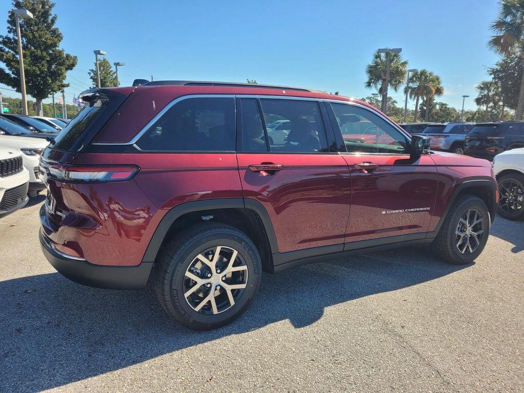 new 2025 Jeep Grand Cherokee car, priced at $43,097