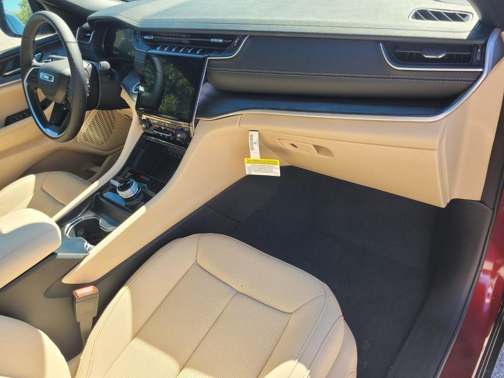 new 2025 Jeep Grand Cherokee car, priced at $43,097