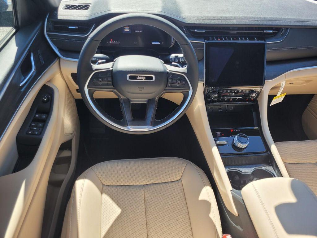 new 2025 Jeep Grand Cherokee car, priced at $43,097