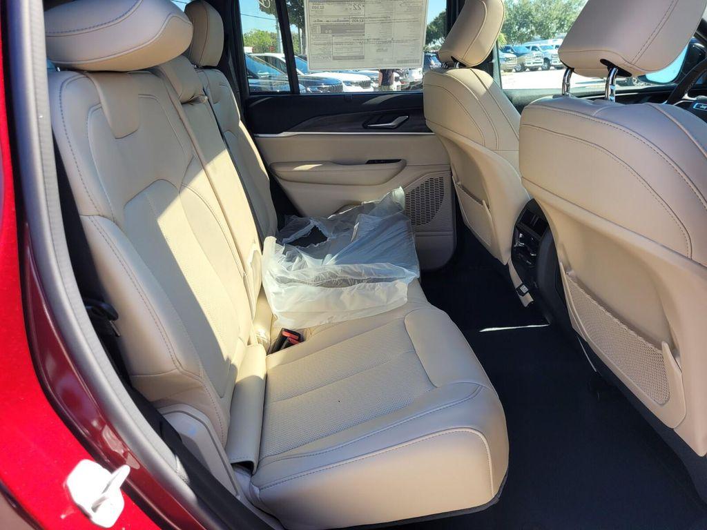 new 2025 Jeep Grand Cherokee car, priced at $43,097