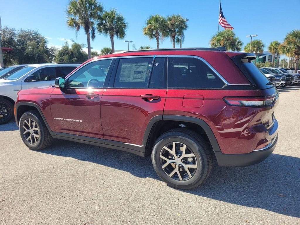 new 2025 Jeep Grand Cherokee car, priced at $43,097